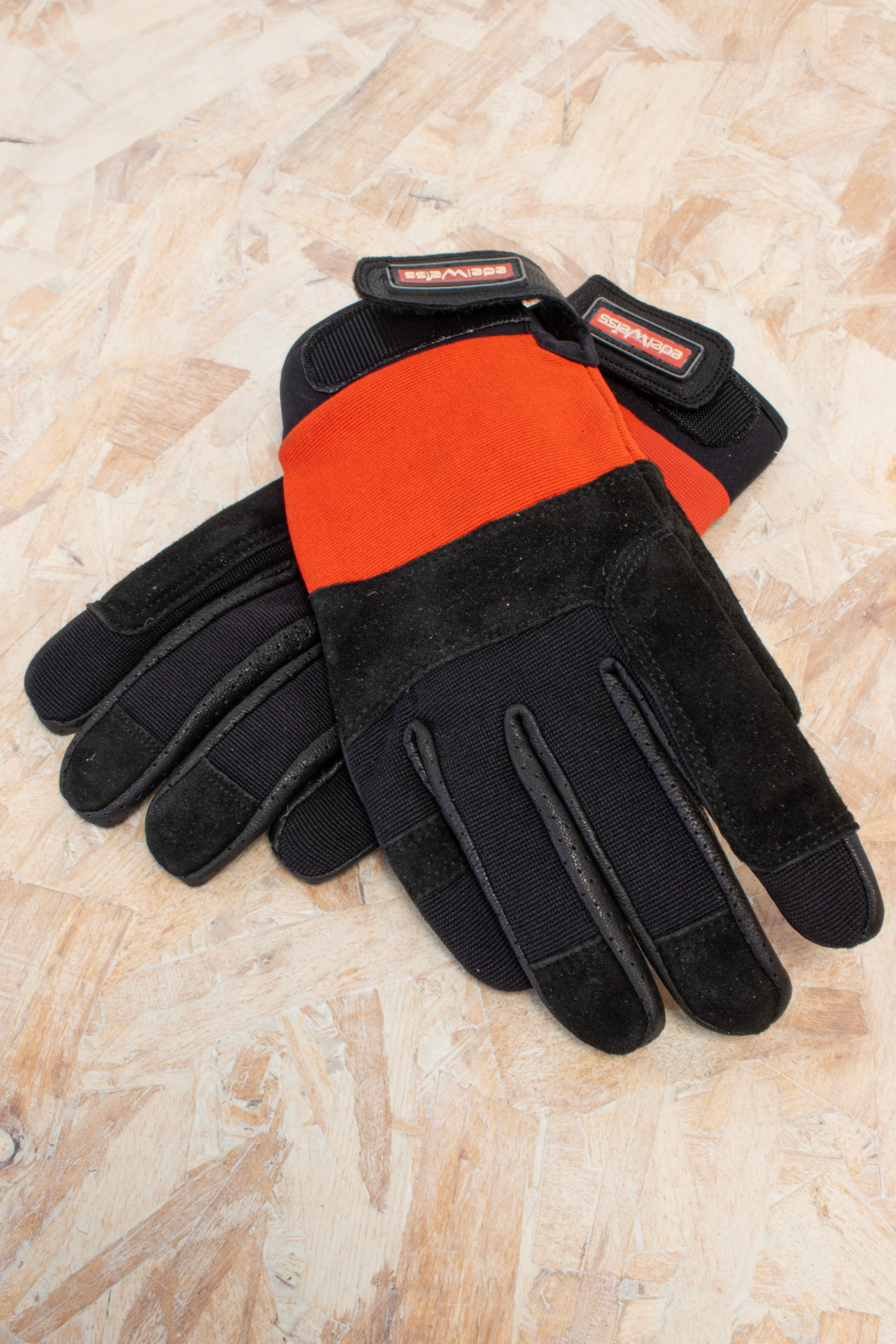 Edelweiss - Control Gloves - Image 2
